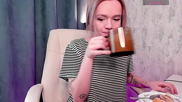 SarahRomantic online show from 6, 1, 2025