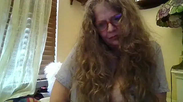 DestineeLoverGirl online show from 27, 3, 2026