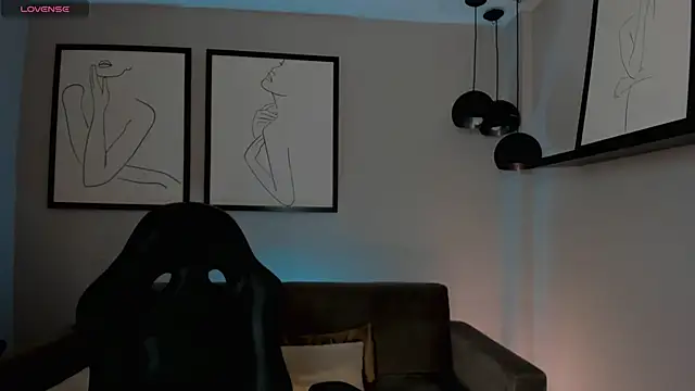 ErikaBenz  online show from 18, 2, 2025