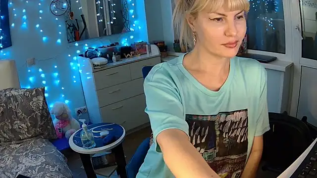 GlamSquirt online show from 3, 2, 2025