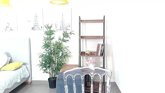 Sassy--Girl online show from 6, 2, 2025