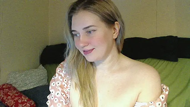Snapshot of mmmPinUpGirl chatting on 4, 2, 2026 mmmPinUpGirl online show from 4, 2, 2026