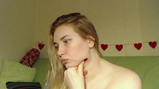 Snapshot of mmmPinUpGirl chatting on 19, 2, 2026 mmmPinUpGirl online show from 19, 2, 2026