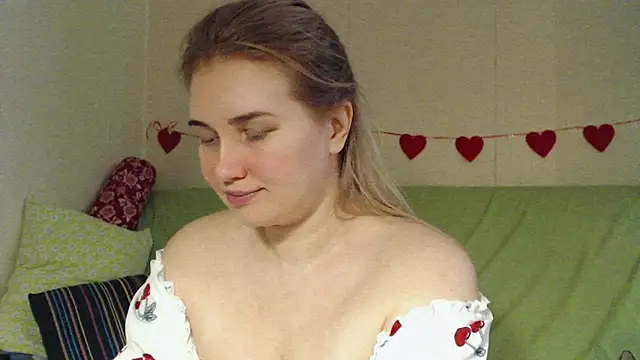 Snapshot of mmmPinUpGirl chatting on 20, 2, 2026 mmmPinUpGirl online show from 20, 2, 2026