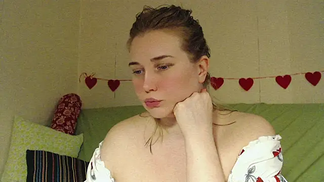 Snapshot of mmmPinUpGirl chatting on 28, 2, 2026 mmmPinUpGirl online show from 28, 2, 2026