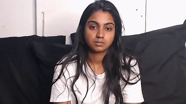 Delilah Blazee online show from 4, 3, 2025