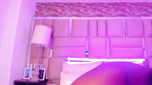 ShaniaBrownn online show from 11, 10, 2025