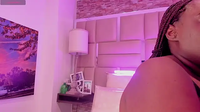 ShaniaBrownn online show from 1, 4, 2026