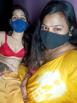 Snapshot of cutee__crazy chatting on 8, 10, 2025 cutee crazy online show from 8, 10, 2025