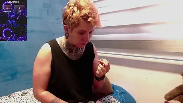 Marieblueeyes online show from 5, 12, 2025