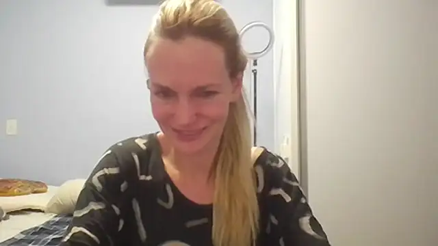 Annylove1 online show from 5, 4, 2026