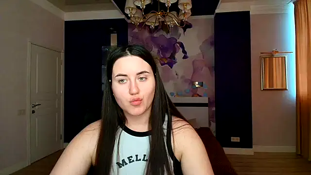 Roxie Bradley online show from 3, 2, 2025