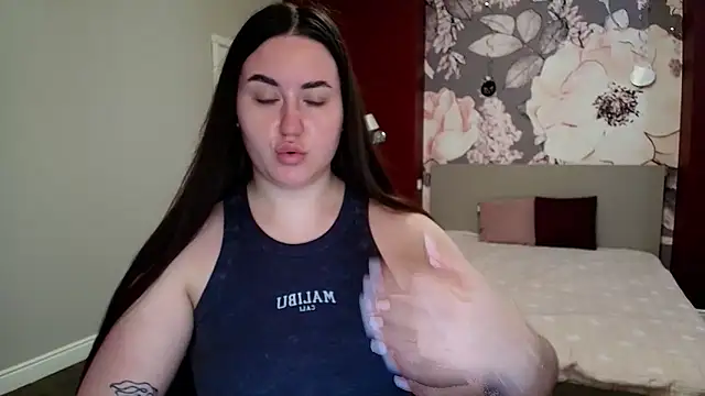 Roxie Bradley online show from 13, 4, 2026