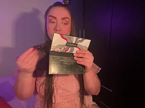 Im sophiie online show from 6, 2, 2025