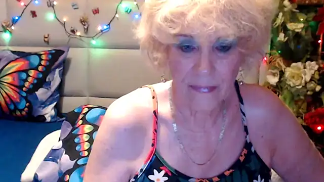 Snapshot of HappyWomanOn chatting on 23, 6, 2026 HappyWomanOn online show from 23, 6, 2026