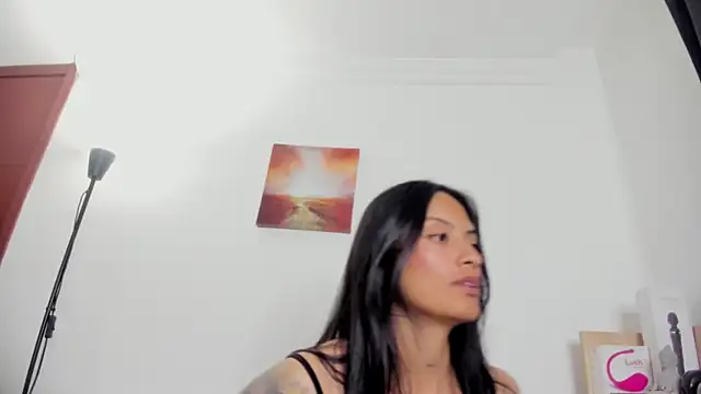 nia  white online show from 19, 5, 2026