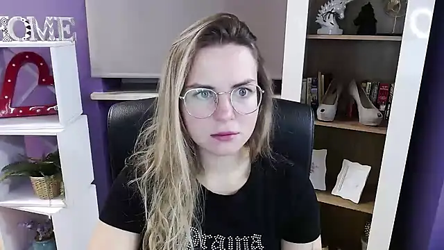 Zoey Erotic online show from 22, 10, 2025