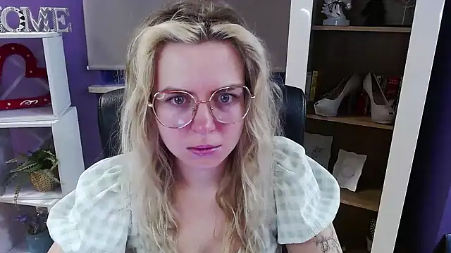 Zoey Erotic online show from 27, 2, 2026