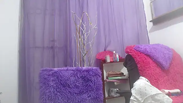 heyline milf online show from 21, 10, 2025