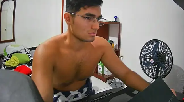 Snapshot of lechero226 chatting on 2, 1, 2025 lechero226 online show from 2, 1, 2025