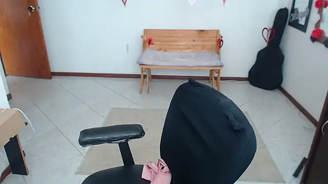 Snapshot of charlottezoe15 chatting on 11, 2, 2026 charlottezoe15 online show from 11, 2, 2026