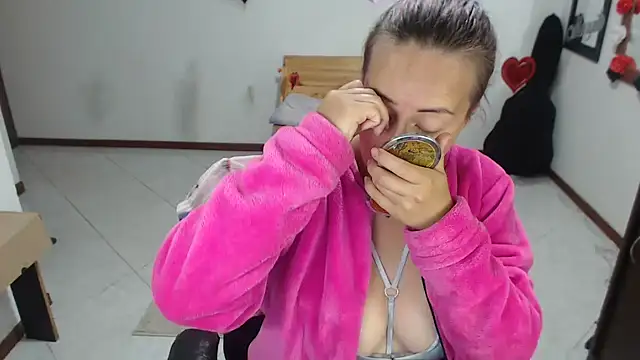 Snapshot of charlottezoe15 chatting on 12, 2, 2026 charlottezoe15 online show from 12, 2, 2026