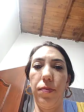 LunaZambrano online show from 15, 4, 2026