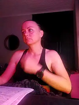 MrsBunnyBum online show from 13, 5, 2026