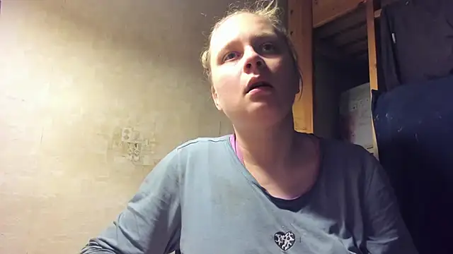 Snapshot of FrumCake chatting on 12, 3, 2025 FrumCake online show from 12, 3, 2025