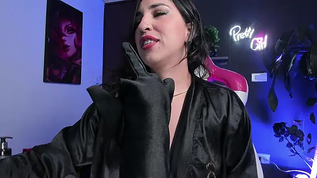 Katiehill 1 online show from 13, 12, 2025