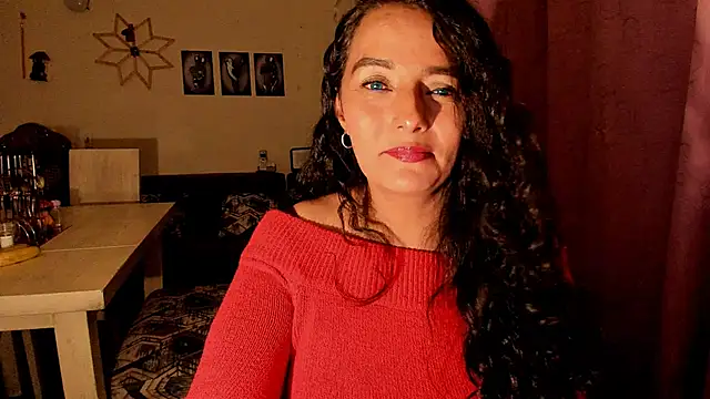 Snapshot of emma_luxy chatting on 18, 4, 2026 emma luxy online show from 18, 4, 2026