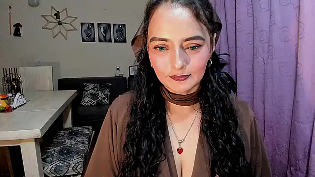 Snapshot of emma_luxy chatting on 21, 4, 2026 emma luxy online show from 21, 4, 2026