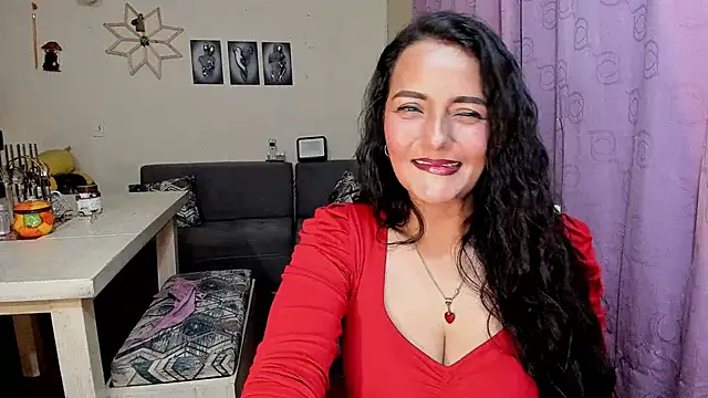 Snapshot of emma_luxy chatting on 30, 4, 2026 emma luxy online show from 30, 4, 2026