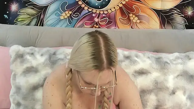 SaraBearXo online show from 18, 11, 2025