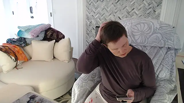 AuroraWillows online show from 7, 1, 2026