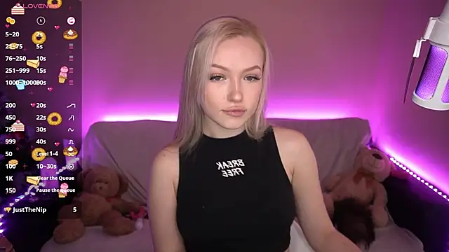 Snapshot of AmandaFiree chatting on 7, 1, 2025 AmandaFiree online show from 7, 1, 2025