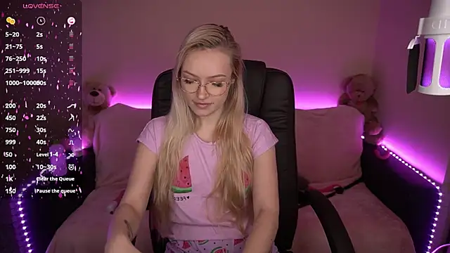 Snapshot of AmandaFiree chatting on 8, 2, 2025 AmandaFiree online show from 8, 2, 2025