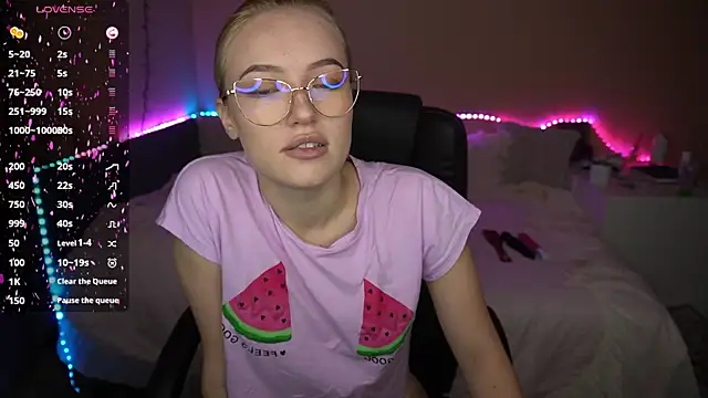 Snapshot of AmandaFiree chatting on 3, 10, 2025 AmandaFiree online show from 3, 10, 2025