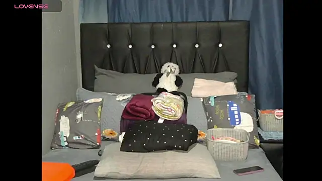 Snapshot of caramelbooty69 chatting on 31, 10, 2025 caramelbooty69 online show from 31, 10, 2025