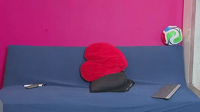Young Strawberryy online show from 13, 6, 2026