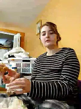 Snapshot of Snowbunnycake_131 chatting on 7, 12, 2024 Snowbunnycake 131 online show from 7, 12, 2024