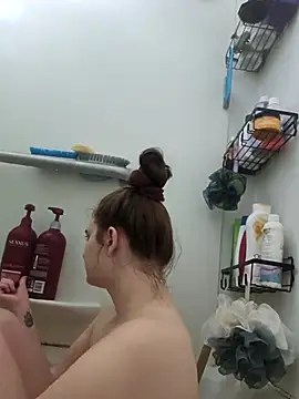 Snapshot of Snowbunnycake_131 chatting on 19, 9, 2025 Snowbunnycake 131 online show from 19, 9, 2025