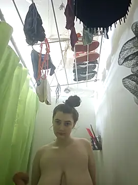 Snapshot of Snowbunnycake_131 chatting on 16, 10, 2025 Snowbunnycake 131 online show from 16, 10, 2025