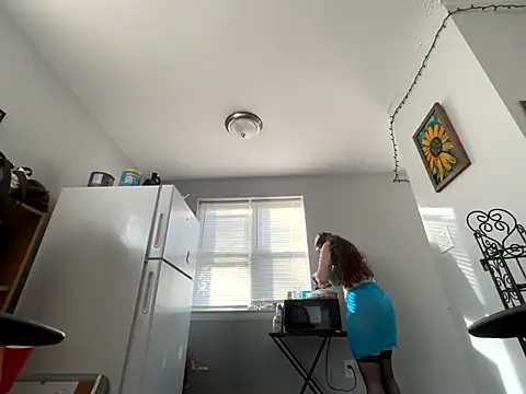 Snapshot of Snowbunnycake_131 chatting on 28, 10, 2025 Snowbunnycake 131 online show from 28, 10, 2025