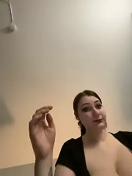 Snapshot of Snowbunnycake_131 chatting on 29, 10, 2025 Snowbunnycake 131 online show from 29, 10, 2025