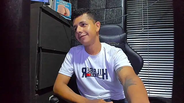Snapshot of boy_bigcock24cm chatting on 11, 6, 2026 boy bigcock24cm online show from 11, 6, 2026