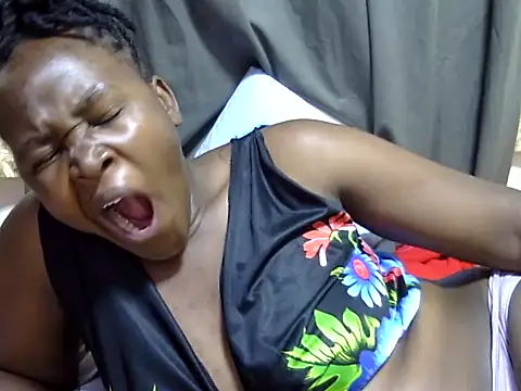 Snapshot of Sweet_ebony20 chatting on 28, 3, 2026 Sweet ebony20 online show from 28, 3, 2026