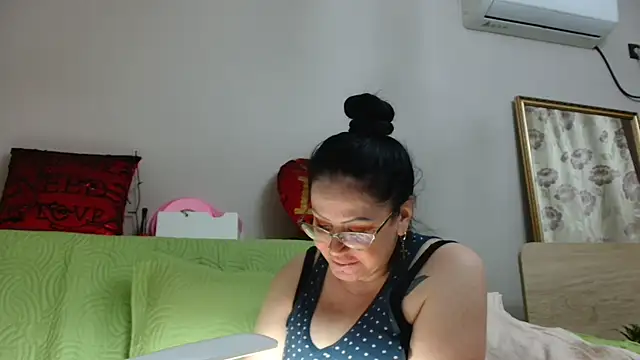 x  KHALEESI  x online show from 24, 1, 2025