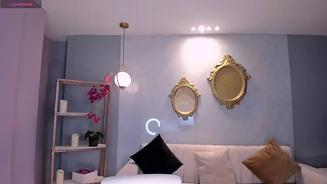 NiaHolland online show from 12, 9, 2025