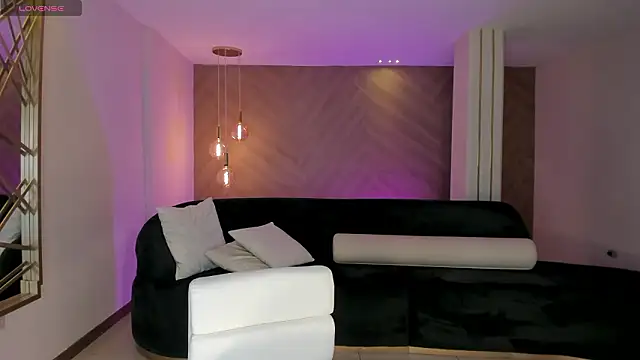 NiaHolland online show from 9, 2, 2026